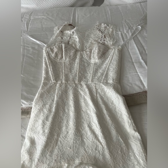 BCBGMaxAzria Bridal Clarissa Dress - Picture 10 of 14